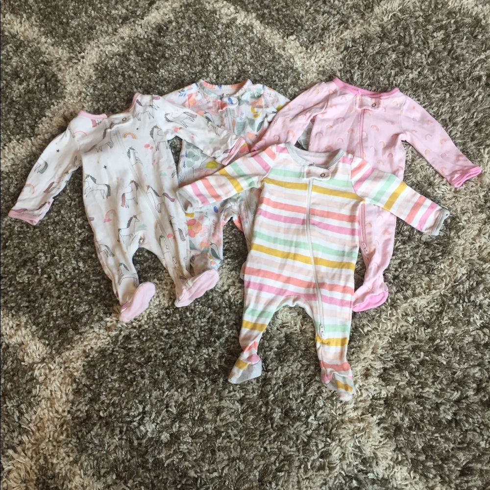 ✨Bundle of 4 newborn zip up sleepers✨